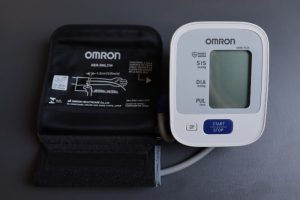 Medida braçadeira Omron HEM 7122