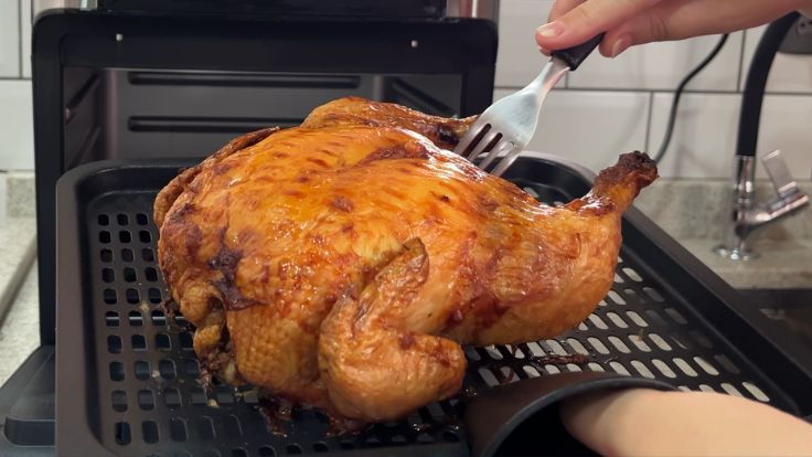 Frango de padaria feito na air fryer oven Mondial AFON-12L-BI