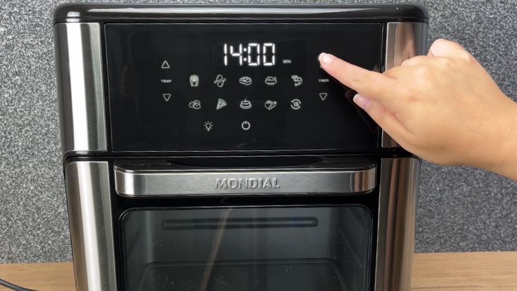 Usando o painel digital da air fryer Mondial AFON-12L-BI