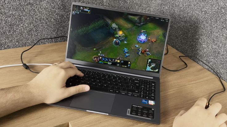 Jogando League of Legends no Book 4 NP750XGJ-KG4BR