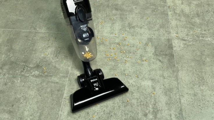 PAS1600P aspirando grãos no piso frio